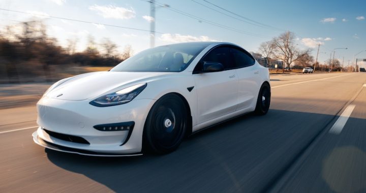 Einen Tesla fahren, ohne ihn zu kaufen? – STM Cars macht´s möglich